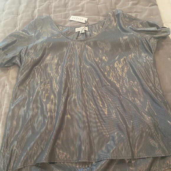 NWT Velvet by Graham and Spencer Agatha Silver Short Sleeve top - size Large - Picture 2 of 4